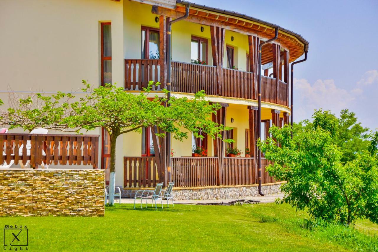 Pensiunea Casa Buna Gîrbova Exteriér fotografie